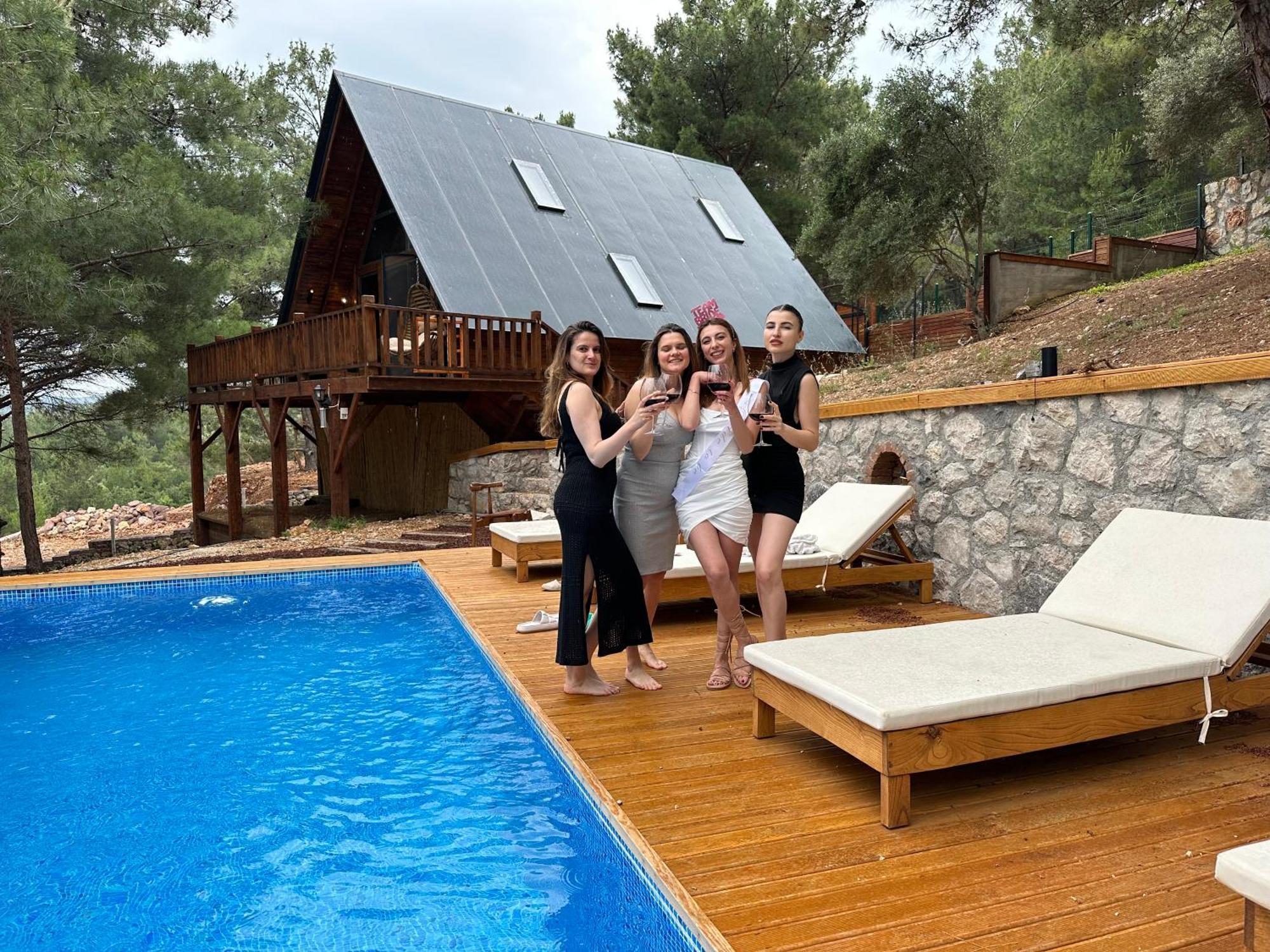 Panurlawoodenhouse Ozel Havuz& Sauna Mavi Esterno foto